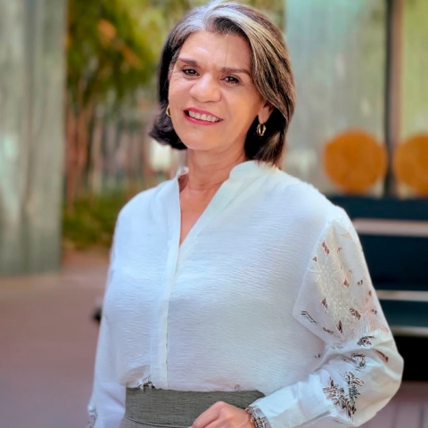 Diana Barbur, paciente del Hospital Serena del Mar que superó graves quemaduras gracias a una atención médica integral.