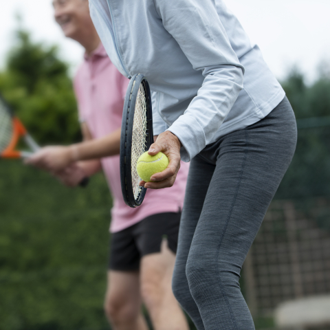 ¿Por qué podemos lesionarnos jugando tenis?